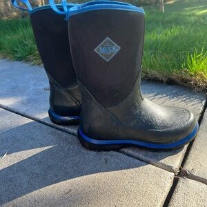 Muck Kids Waterproof Rain Boots - Black and Blue